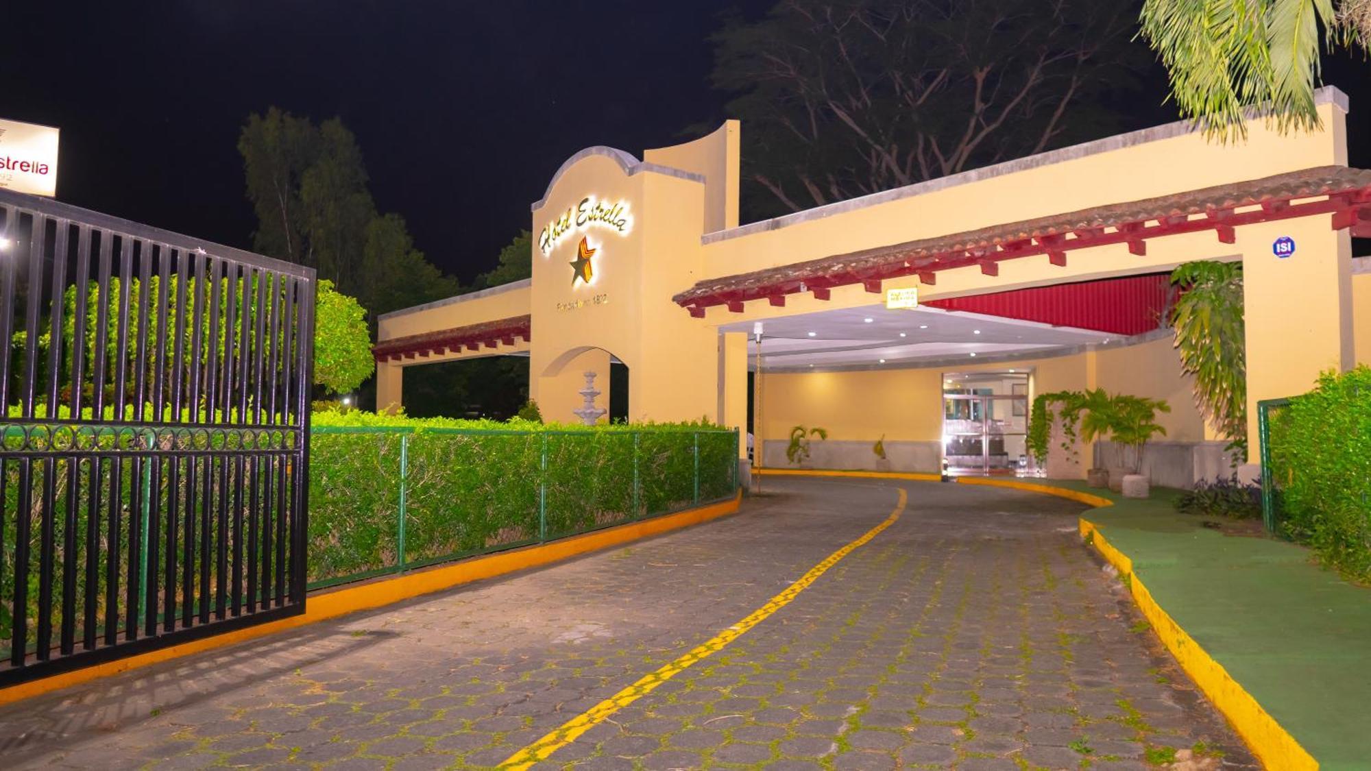 Hotel Estrella 마나과 외부 사진